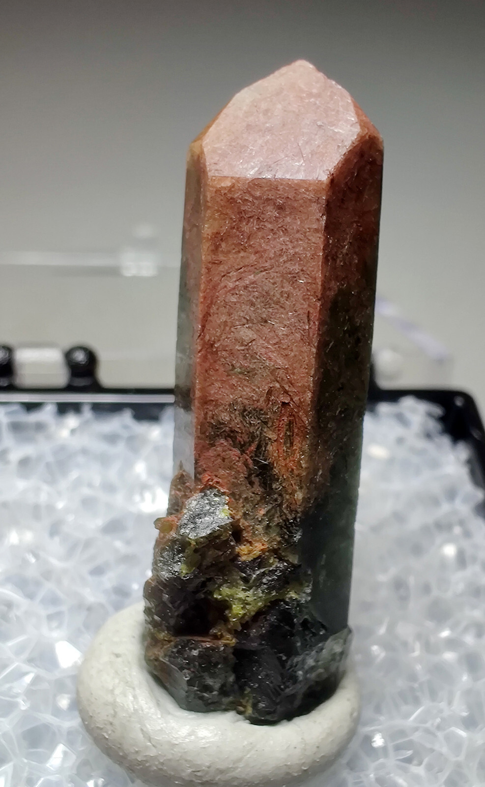 Epidote included Quartz crystal. Balochistan, Pakistan. 3 cm.