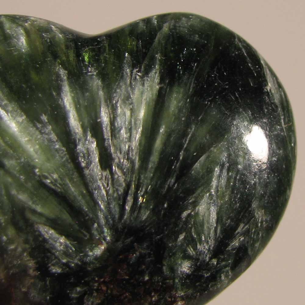 35mm SERAPHINITE Heart Polished Palm Stone – Siberia, Russia