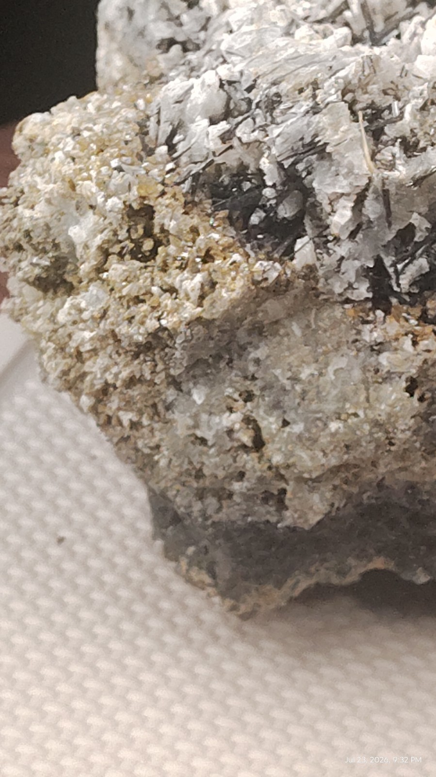 7″ Large Cabinet TITANITE SPHENE & HESSONITE GARNET Pak