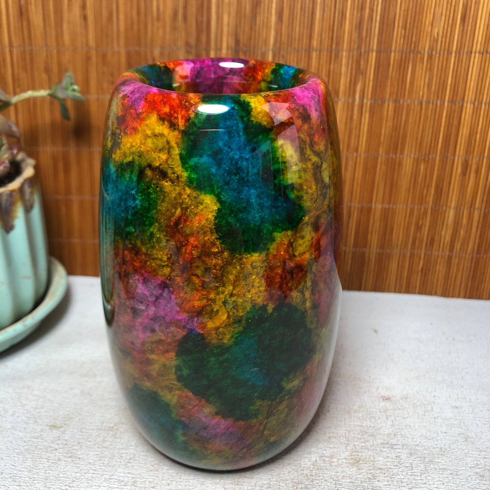 Natural “Seven Colors Jade” vase specimen -Taiwan China 1110g 130-79-79mm A4900