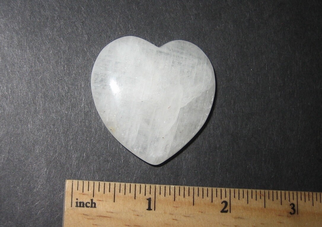 40mm HIGH QUALITY POLISHED NATURAL CRYOLITE STONE HEART GREENLAND ~ 29.1grams *1