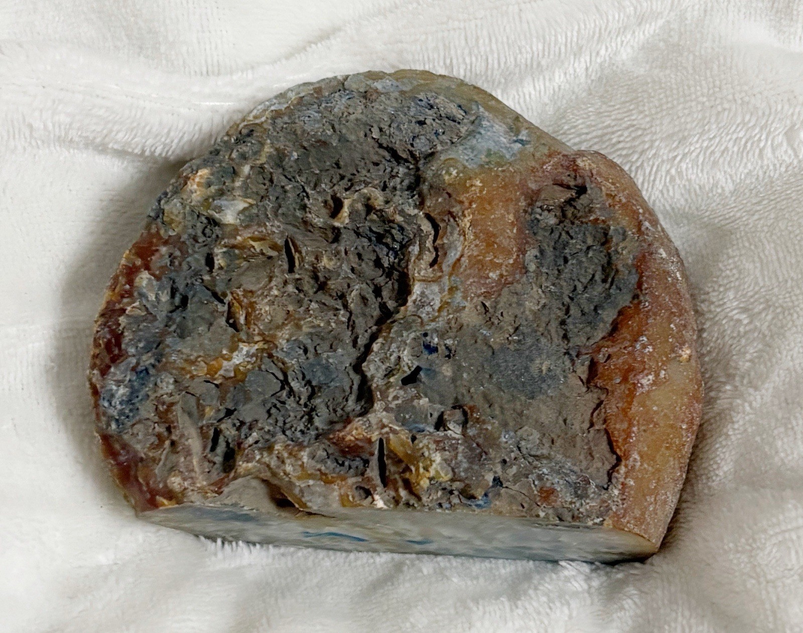 Unbranded, Blue and White Half Cut Geode Rock Formation Piece