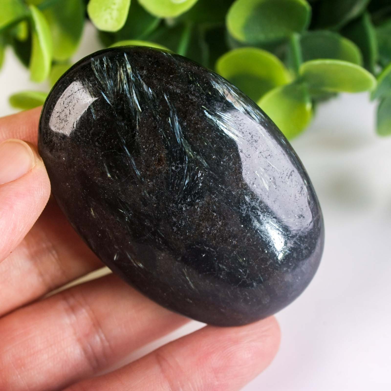 64g 60mm Rare Arfvedsonite Palm Stone Natural Firework Flash Crystal Worry Stone