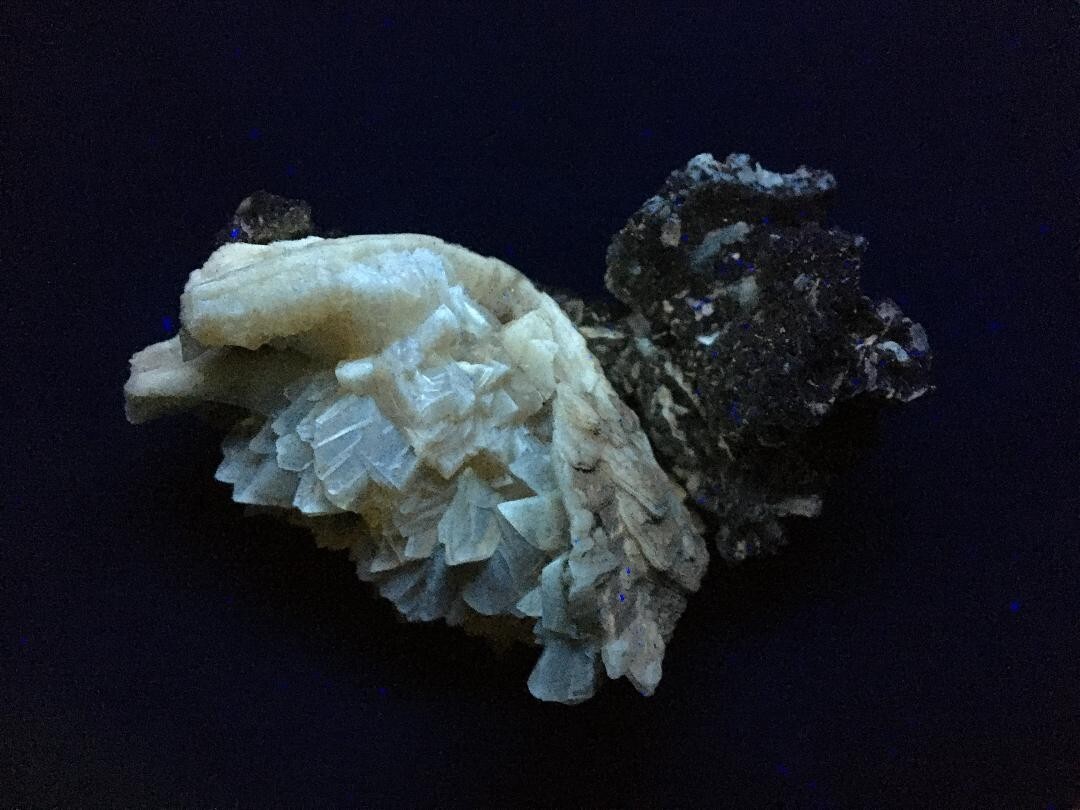 KB: BRIGHT! FL. YELLOW/WHITE SW/LW/PHOS CALCITE CRYSTALS RUCK’S PIT, FLORIDA