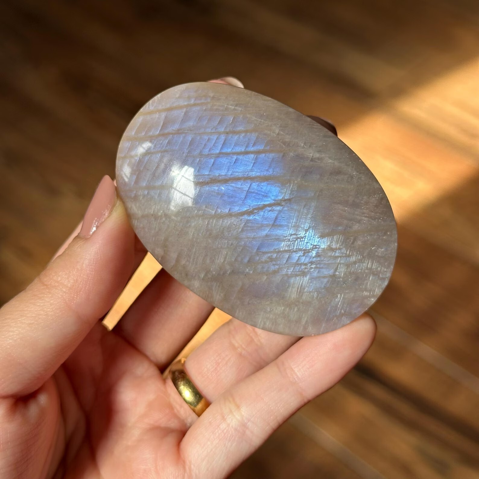 2″~3″ Moonstone Blue Flash Tumbled Stone Healing Crystal Pocket Palm Stone 1pcs