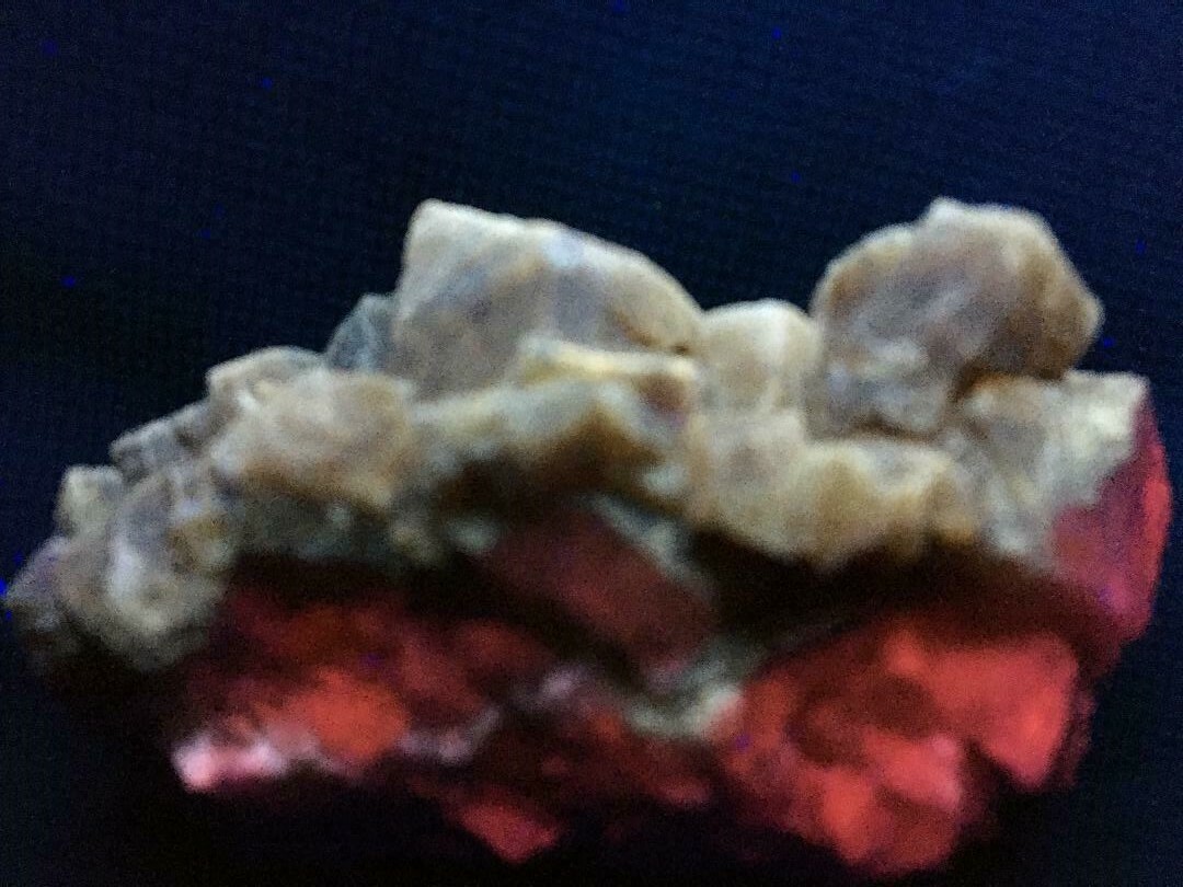KB: BRIGHT! FL YELLOW/WHITE & RED CALCITE XLS. SW & PHOS., STRONTIAN, SCOTLAND