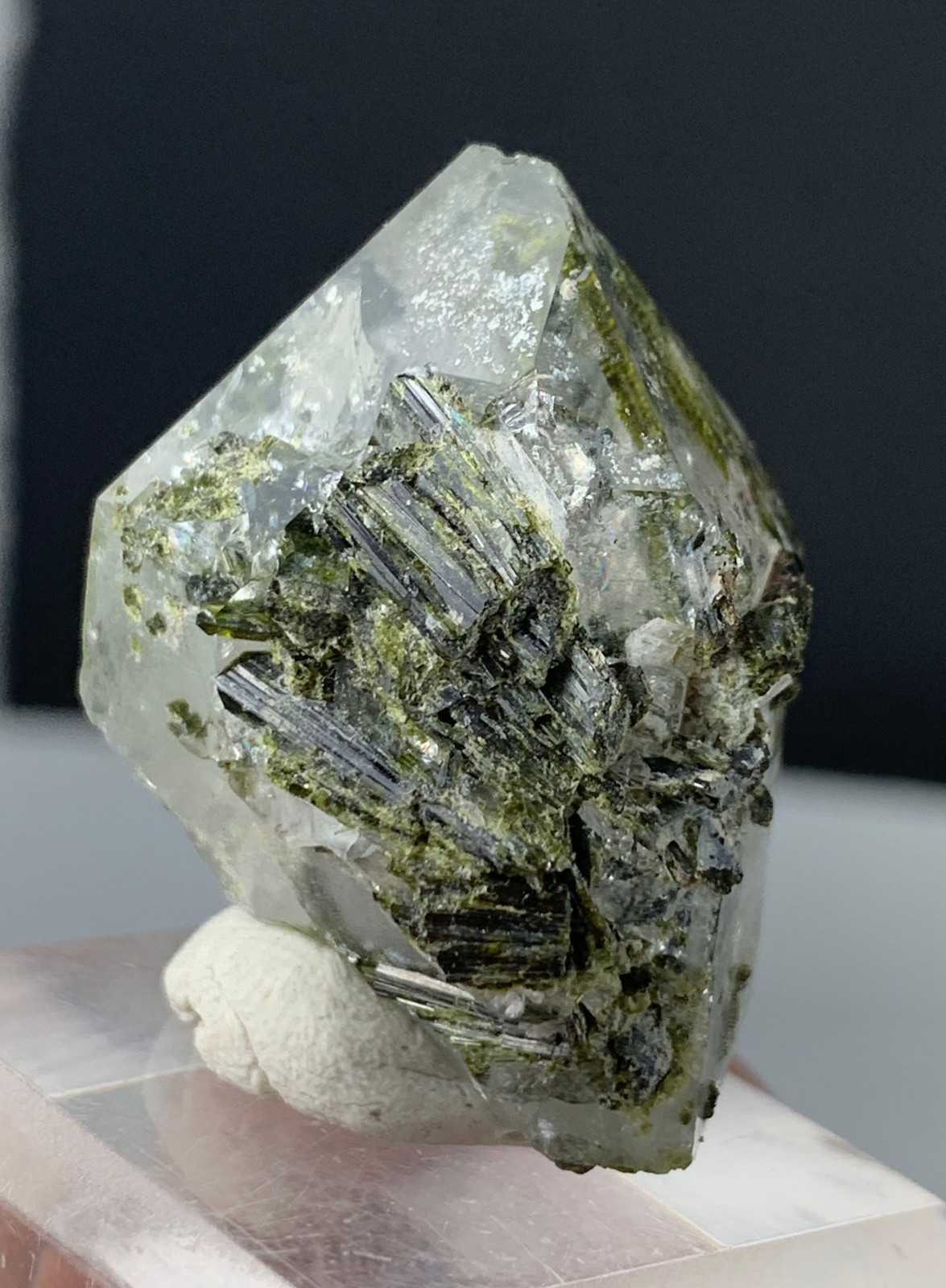 87 Carats Natural Quartz Crystals W/Epidote Inclusion From Balochistan Pakistan