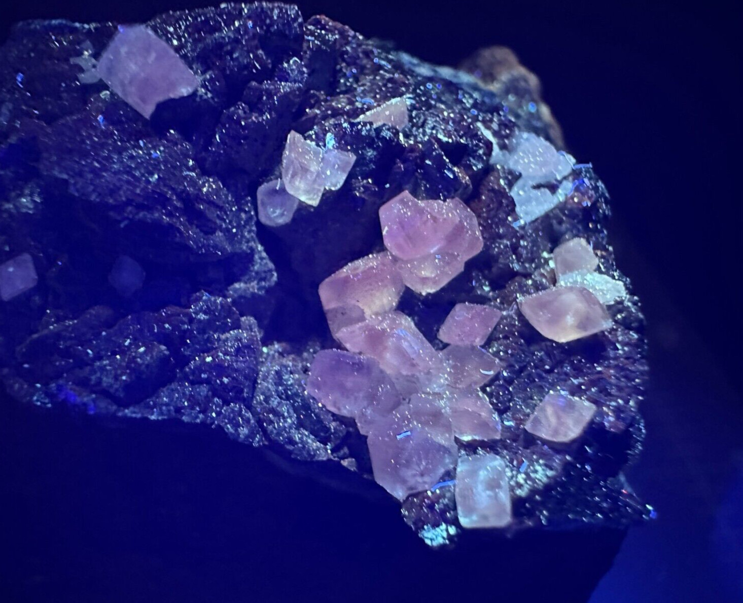 ➤1-7/8″ SPHALERITE / CALCITE Pink Fluorescent Mineral Point Wisconsin VIDEO➤314