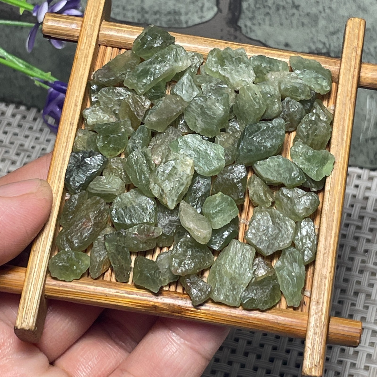 4-10mm Raw Green Apatite Stone – Natural rough Apatite from Madagascar 41g c606