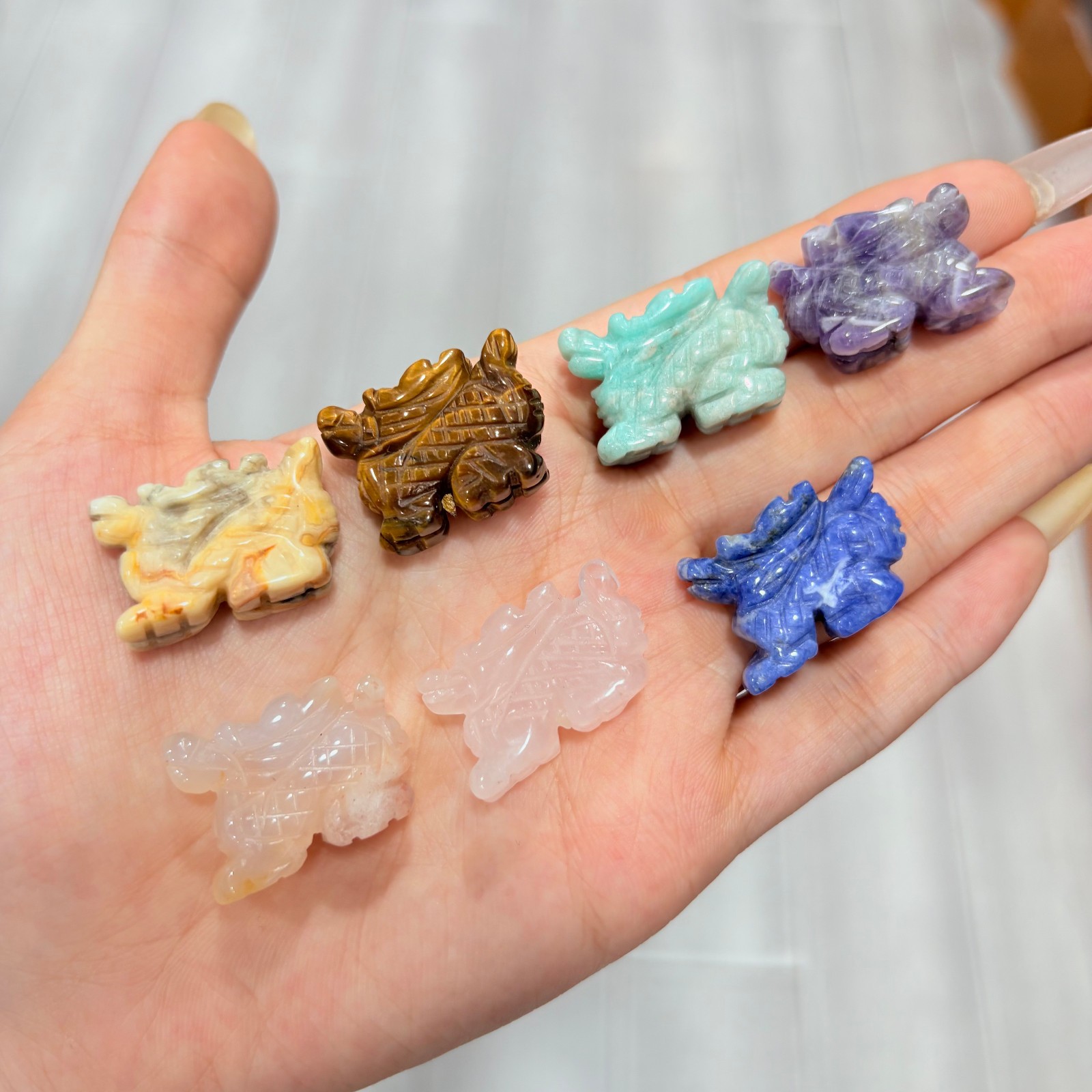 5pc Natural mix Quartz hand Carved Mini dragoncrystal Reiki random delivery