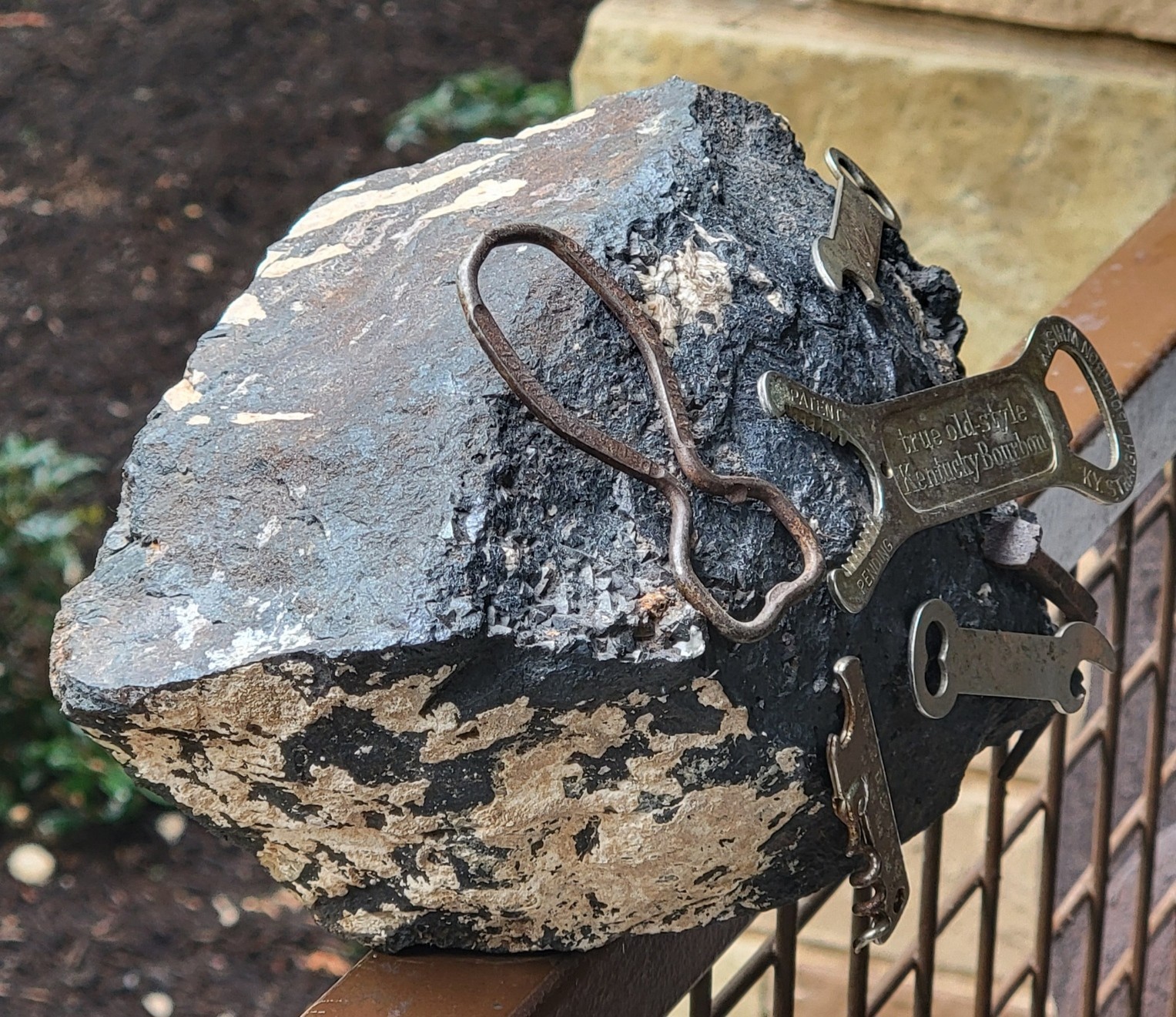 Large Naturally Magnetic LODESTONE (Magnetite) UTAH 26.5 LBS