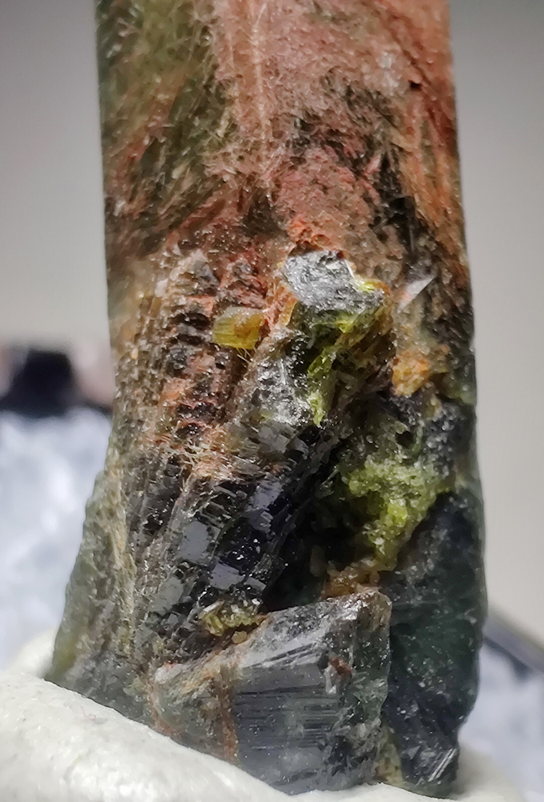 Epidote included Quartz crystal. Balochistan, Pakistan. 3 cm.