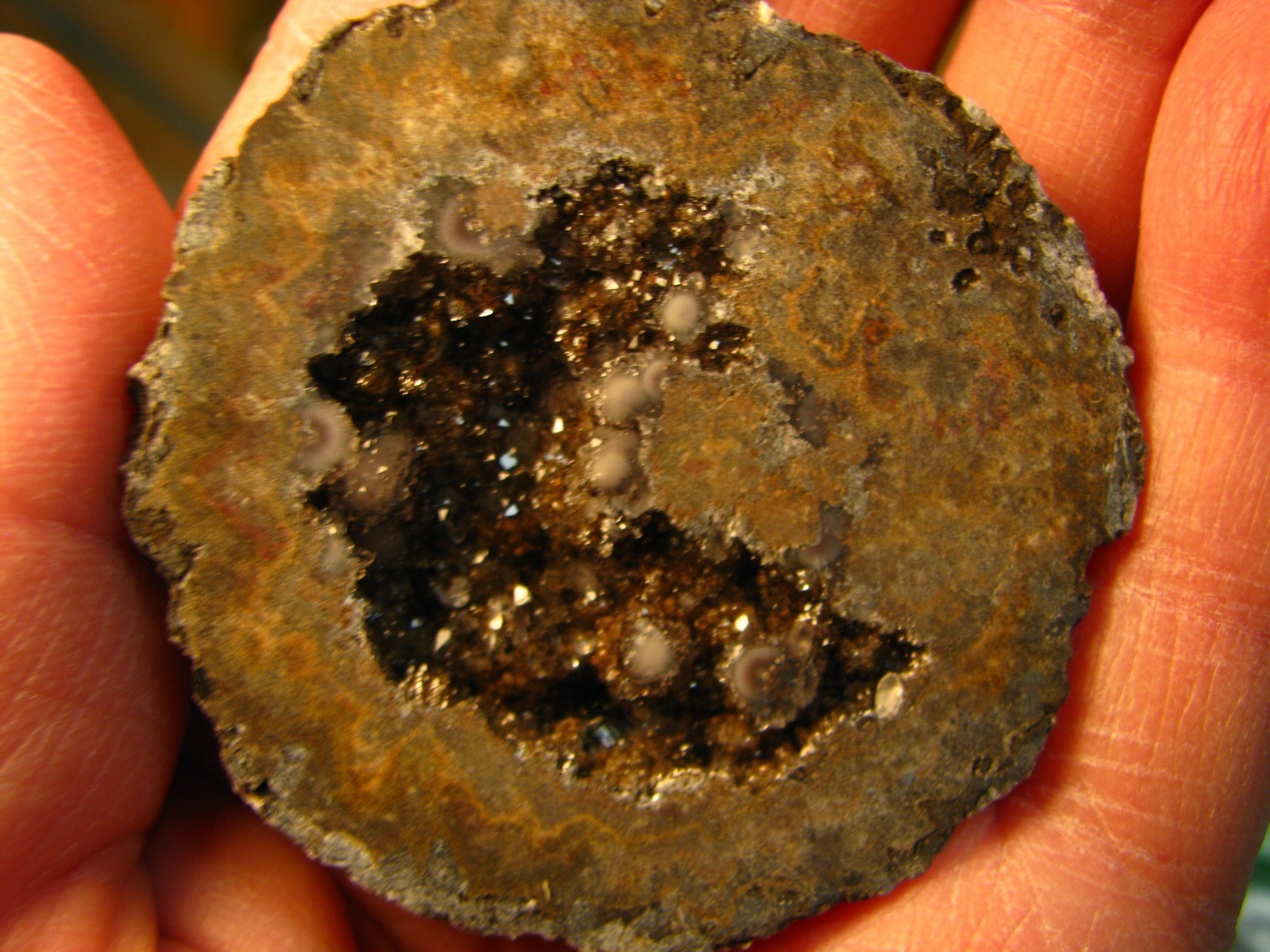 2.9oz AGATE GEODE W/QUARTZ CRYSTALS 2.3×2.3x.9in BRAZIL SMOOTH-NOT POLISHED #030