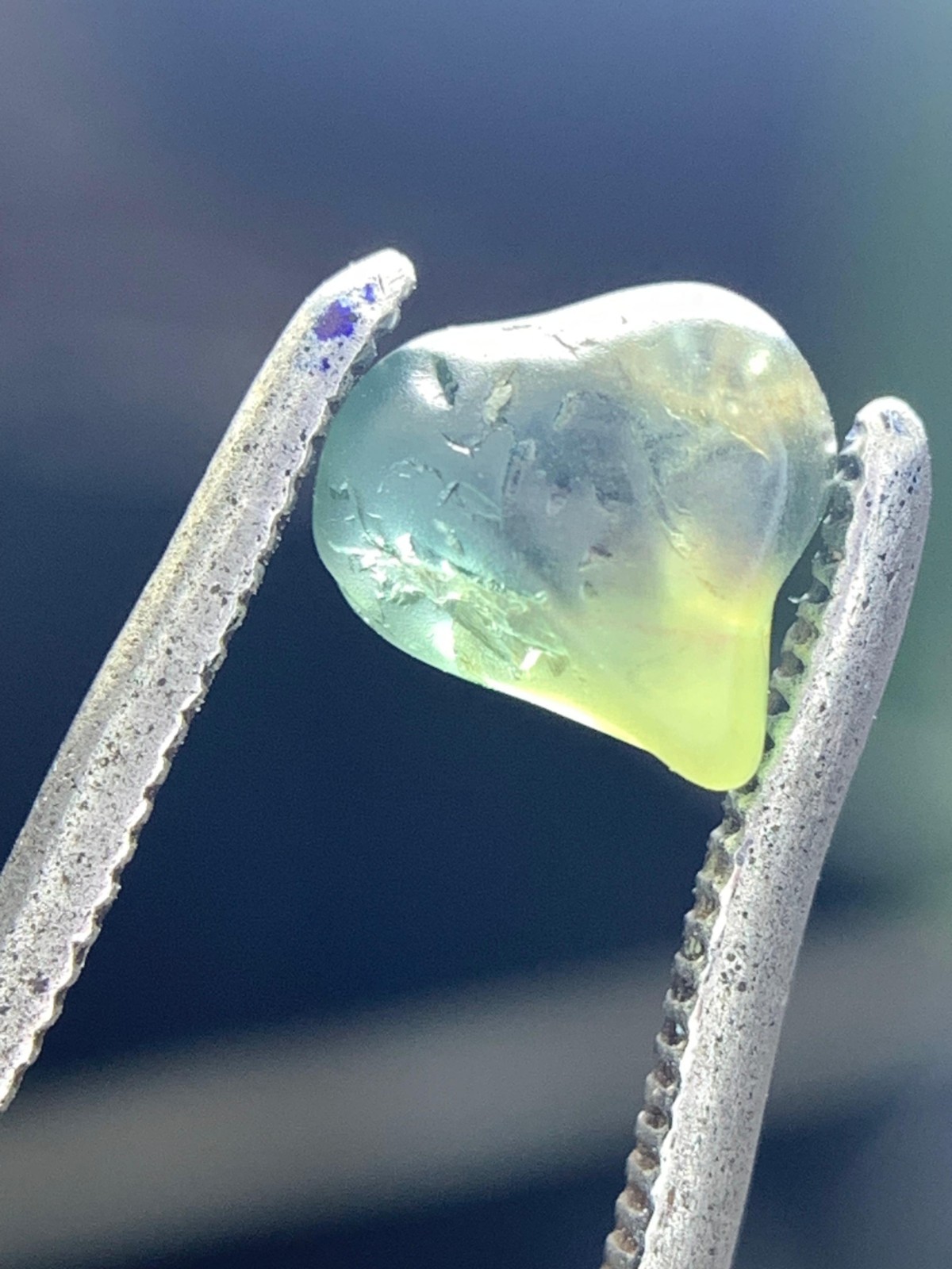 1.85 Crts Gorgeous Piece Facet Grade Blue & Green (Teal) sapphire Rough