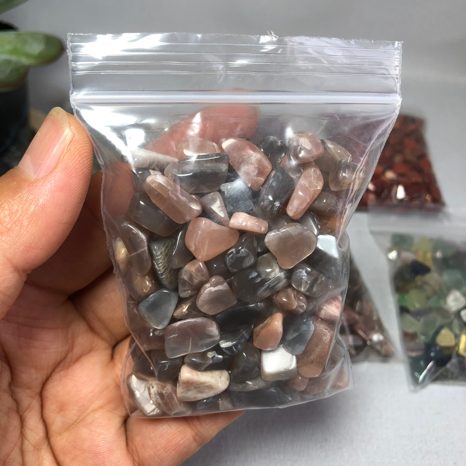100g Natural Black backbone crystal gravel reiki healing fish tank decoration