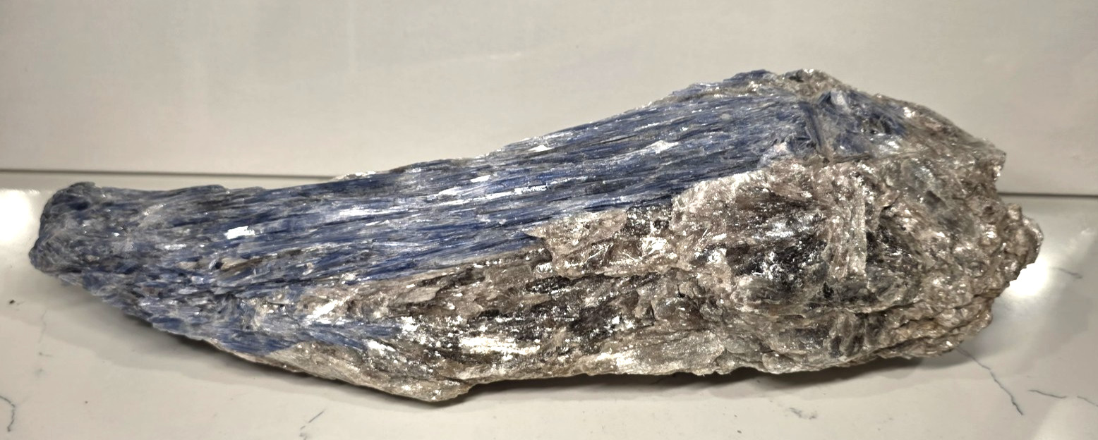 8LB 15″ BLUE OCEAN KYANITE IN NATURAL MICA FORM