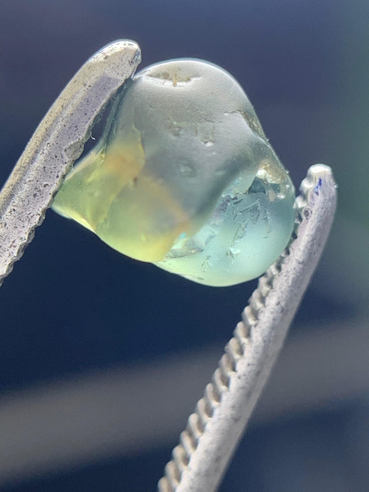 1.85 Crts Gorgeous Piece Facet Grade Blue & Green (Teal) sapphire Rough