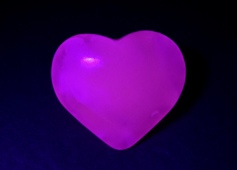 Medium Pink Mangano Calcite Heart Fluorescent UV Reactive 5.4 cm # S6