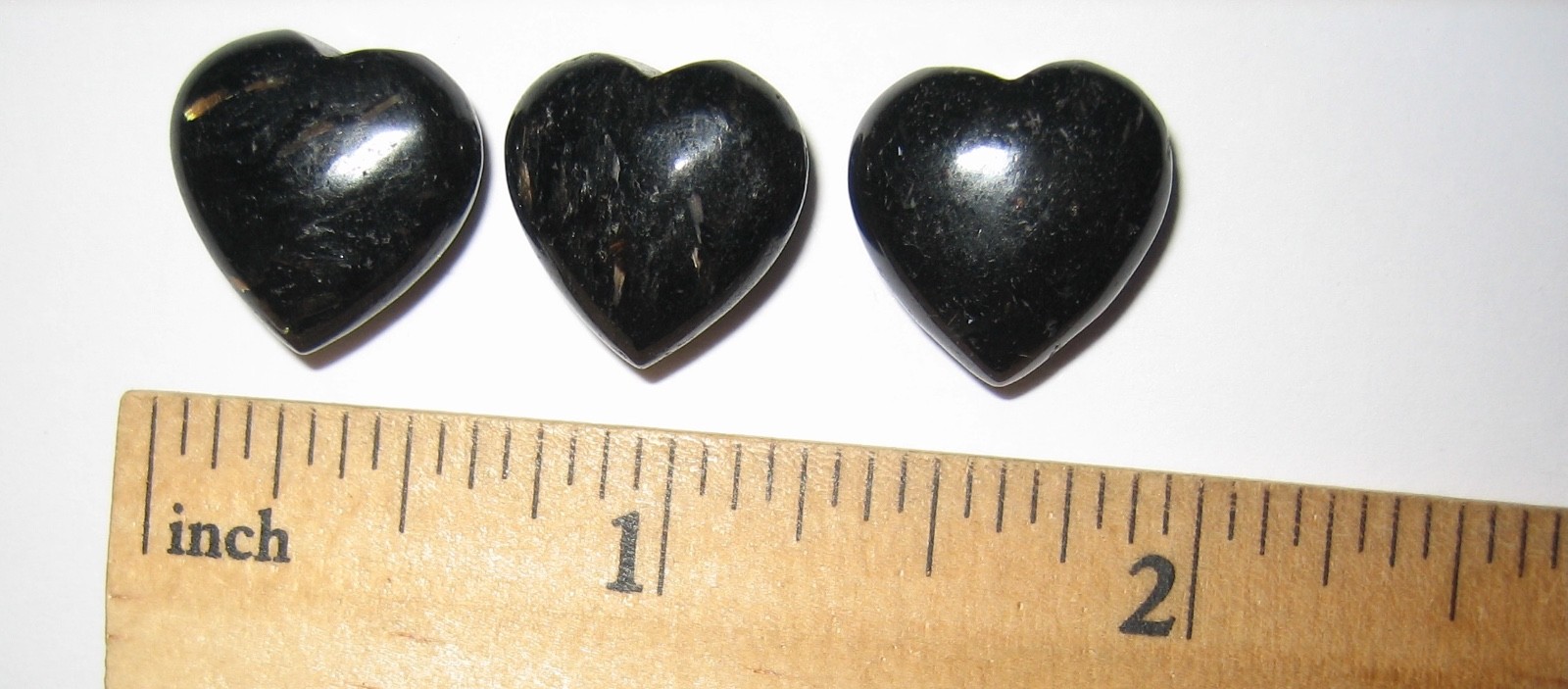3pc 15mm RARE POLISHED NATURAL AUTHENTIC NUUMMITE STONE HEARTS FROM GREENLAND *3