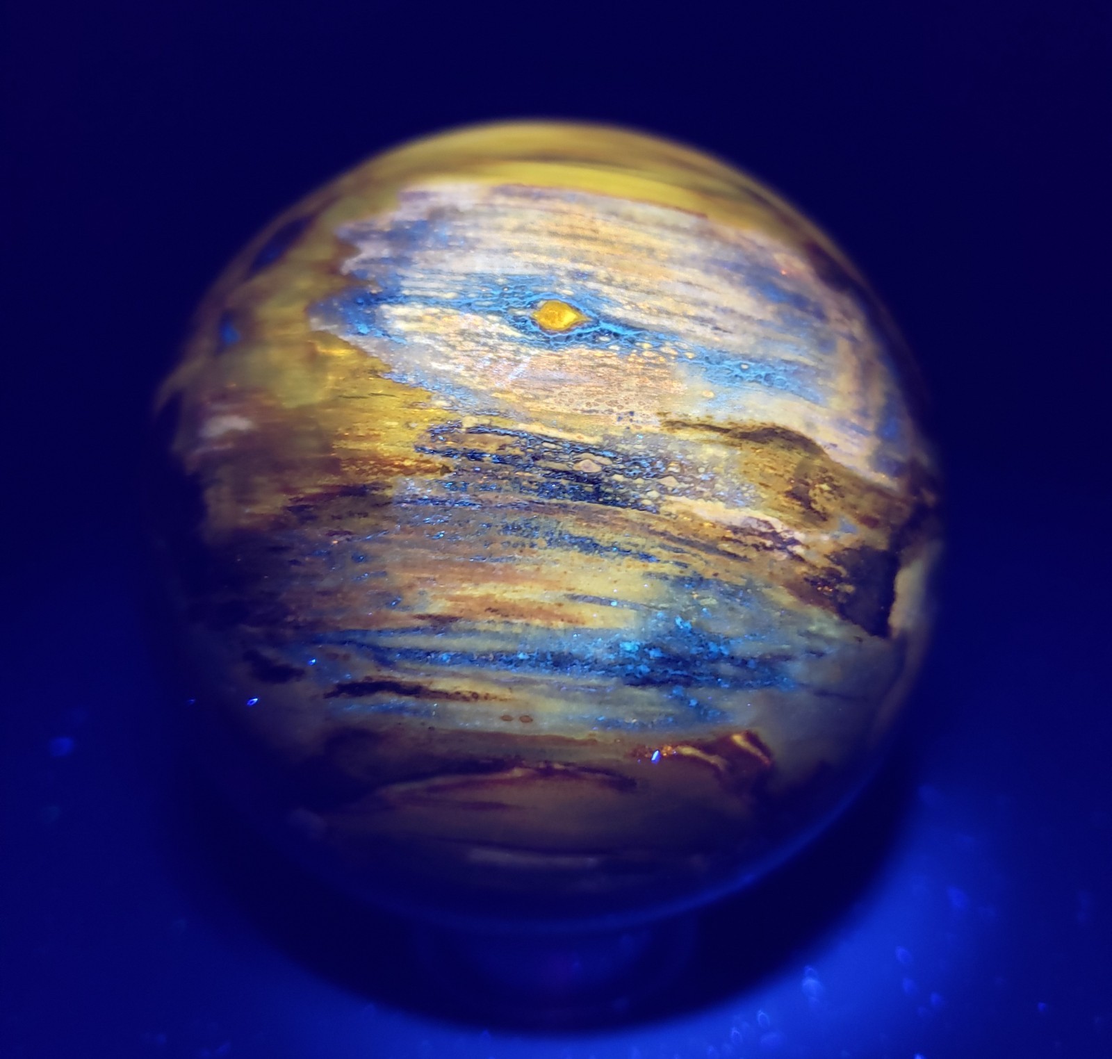 3.1″ Red Petrified Wood Sphere Orb Quartz Crystal Ball Fossil Mineral UV, 652g