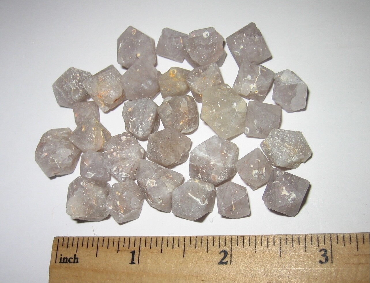 30 SMALL NATURAL ROUGH 0.2″- 0.5″ BETA QUARTZ CRYSTALS FROM INDONESIA ~ 53.3g *4