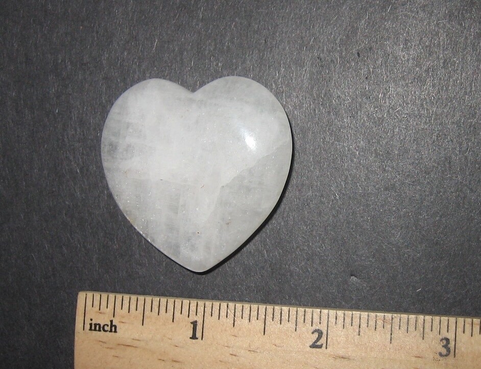 40mm HIGH QUALITY POLISHED NATURAL CRYOLITE STONE HEART GREENLAND ~ 29.1grams *1