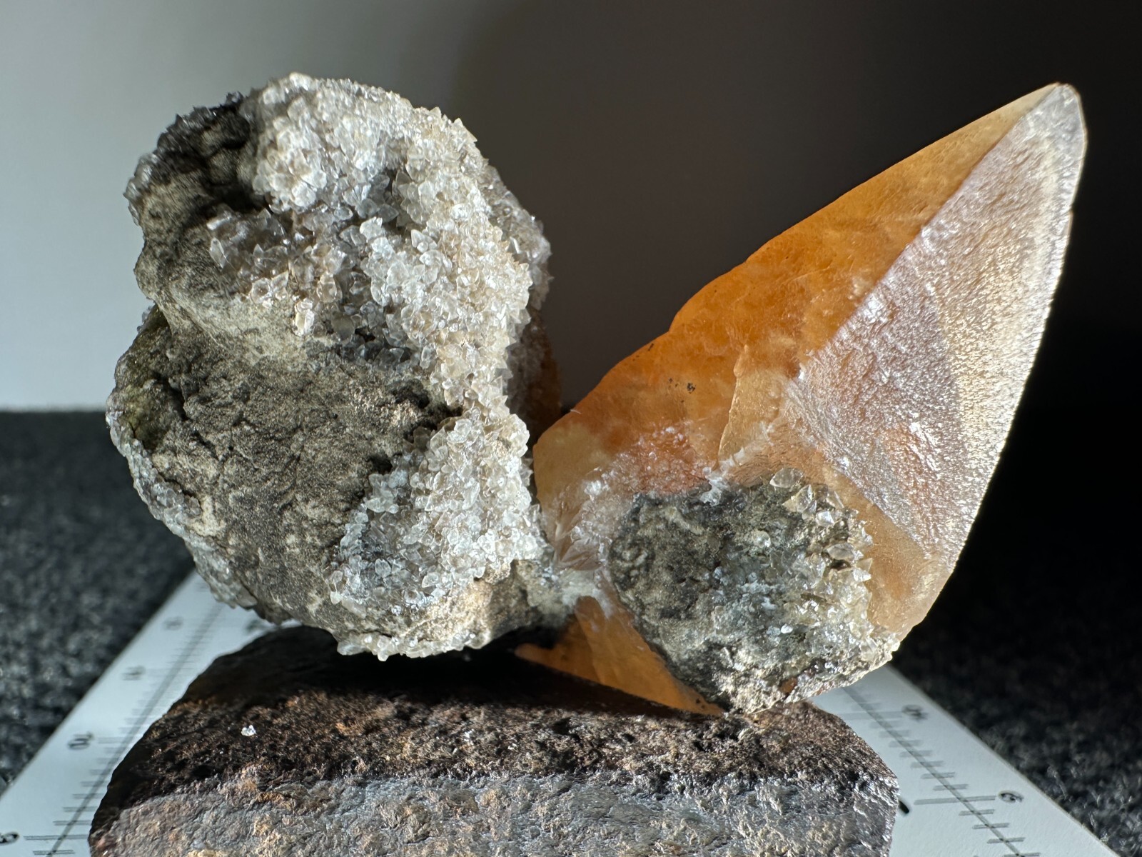 ➤ 2-1/2″ HONEY CALCITE CRYSTAL with 2″ MICRO CALCITES Pugh Quarry Ohio VIDEO➤581