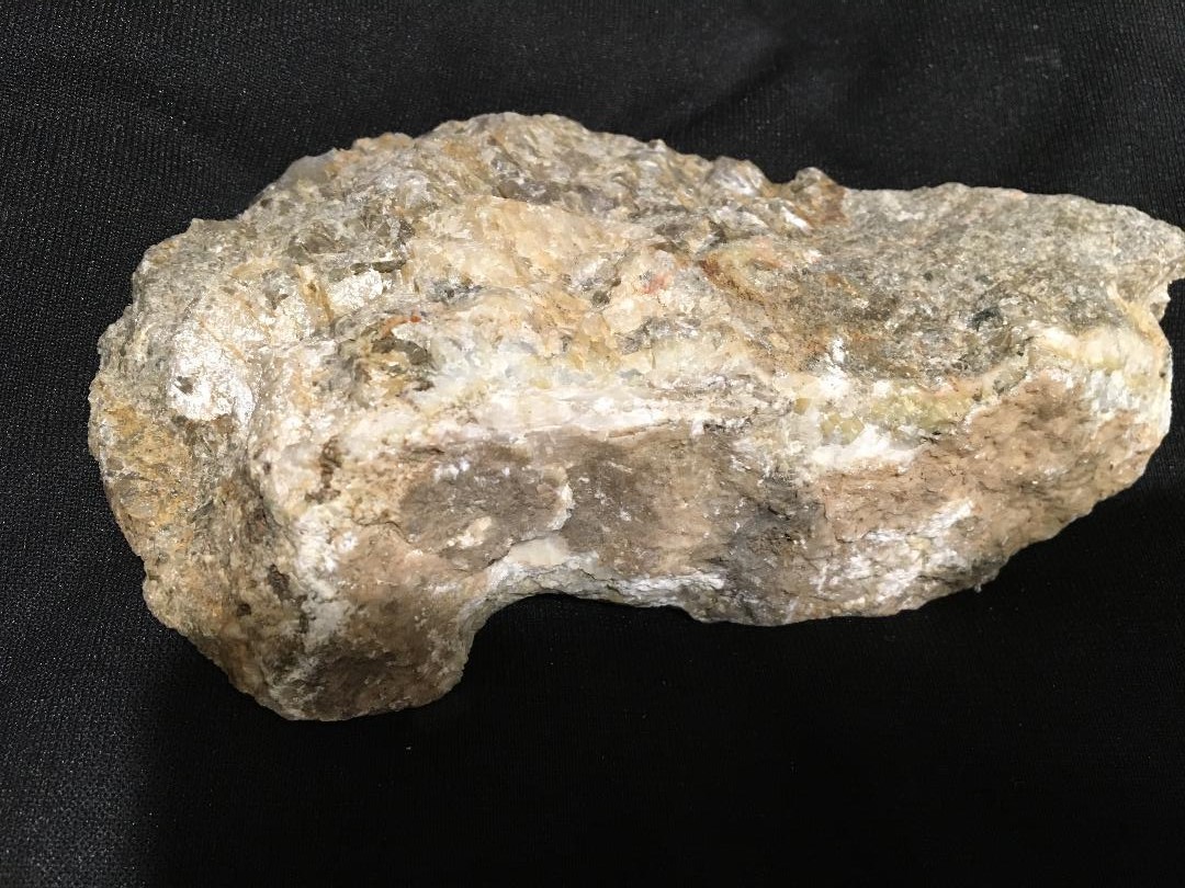 KB: FANTASTIC AND BRIGHT FL. BLUE/WHITE SW SCHEELITE ON MATRIX FROM CT, USA