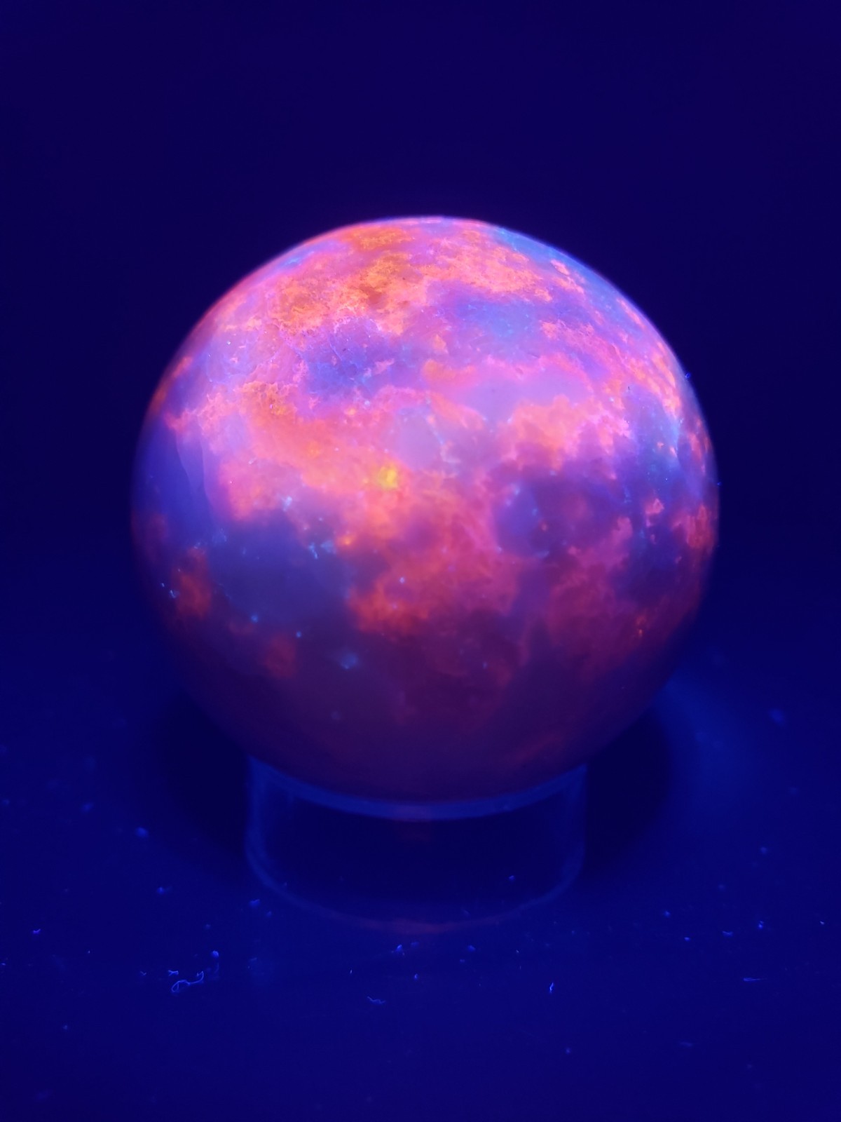 1.95″ Hackmanite Mineral Sphere Orb Ball STRONG UV, 186g or 6.56 oz