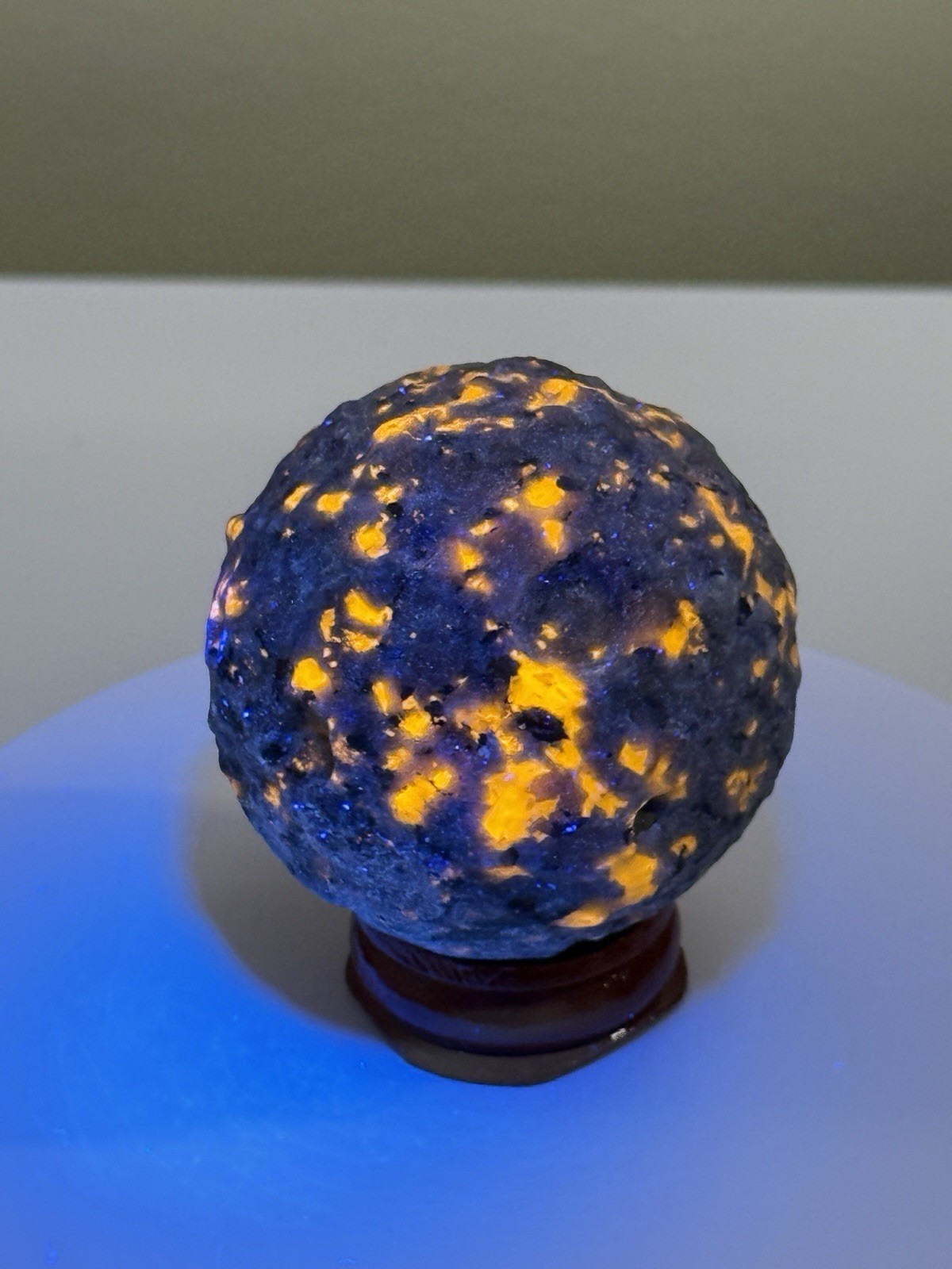 FLUORESCENT Sodalite-bearing Syenite (Yooperlite) Carved Moon Sphere w/ Stand
