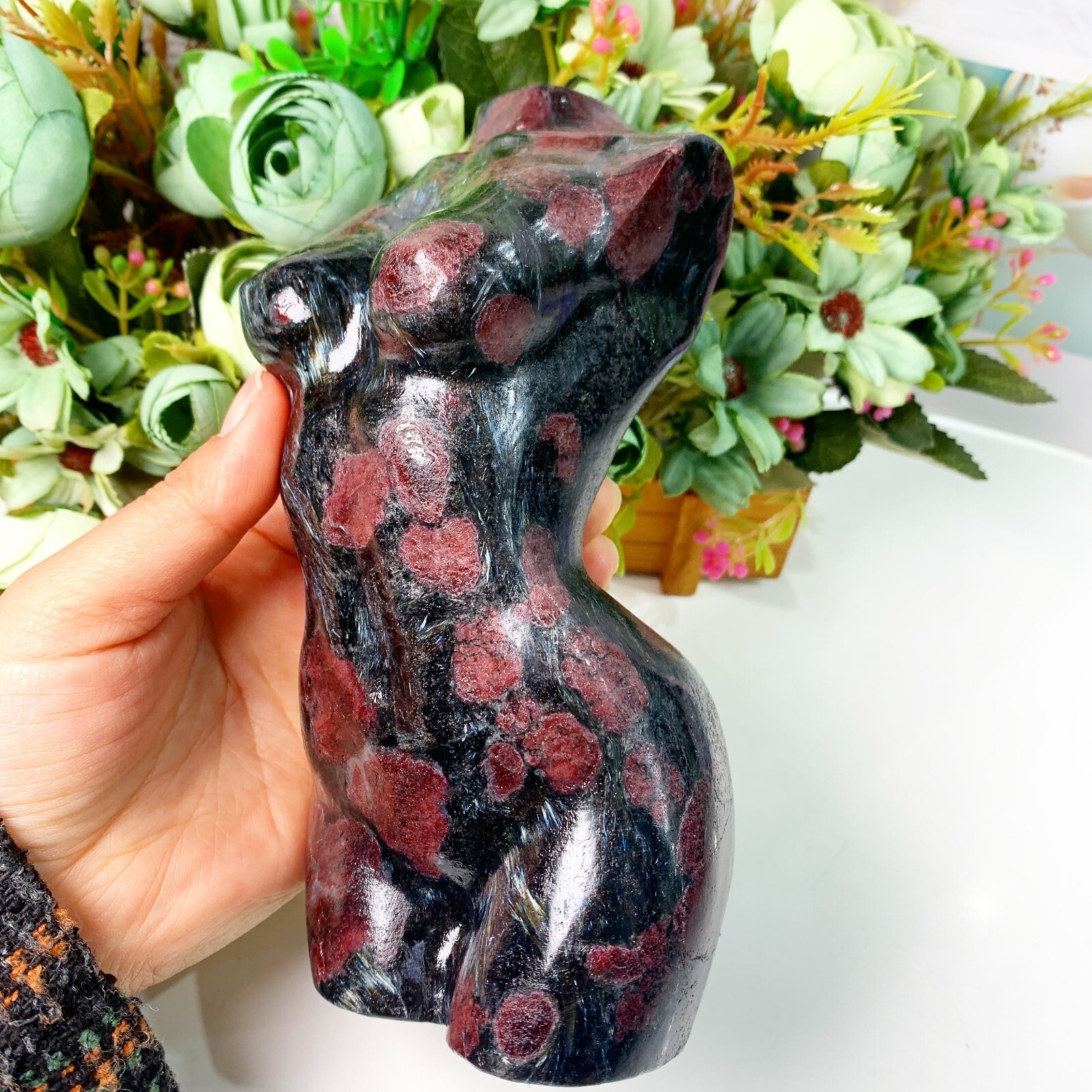 1pc 7″ Natural garnet goddess Crystal woman body carving Home decoration