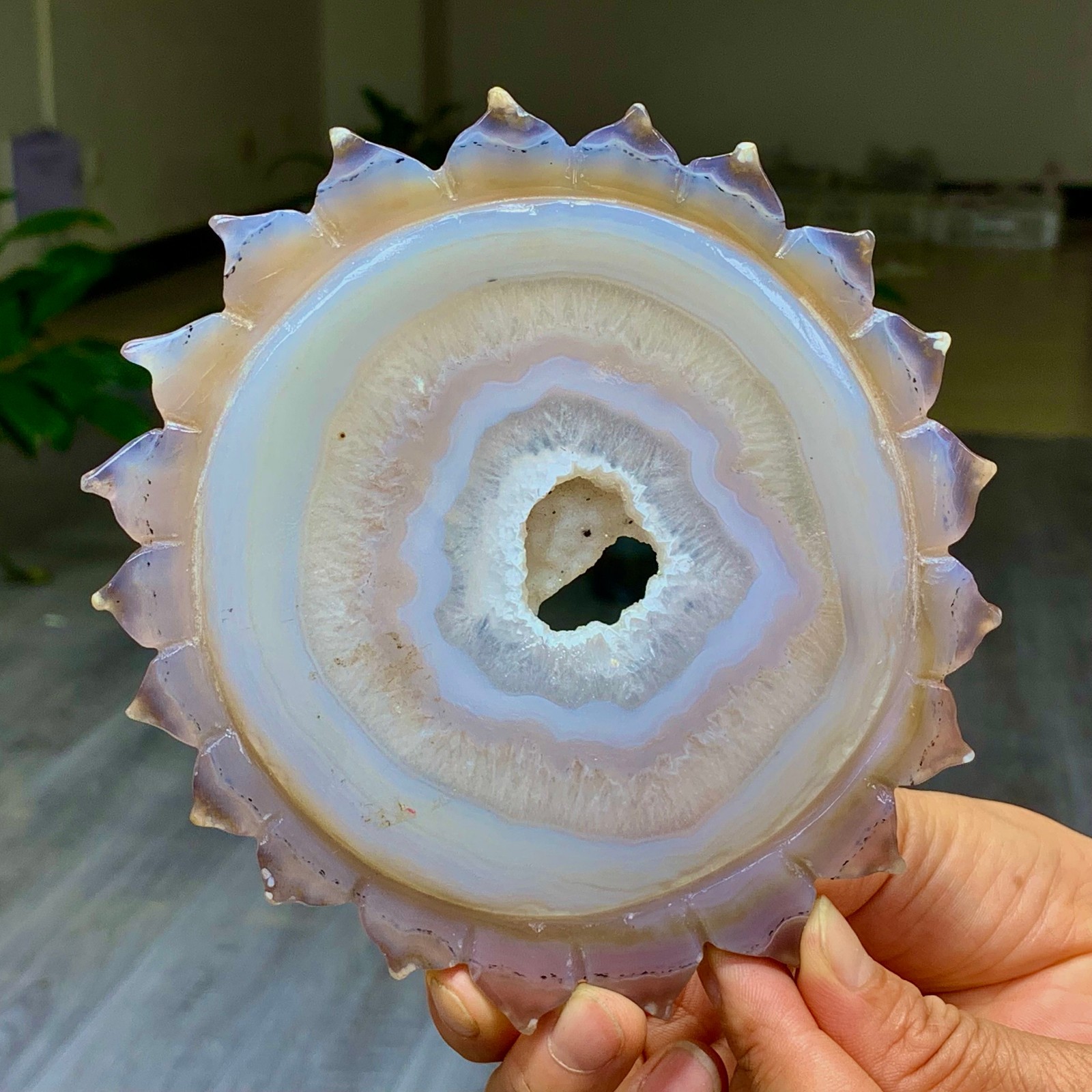 356G Natural agate crystal cave quartz hand carved sunflower