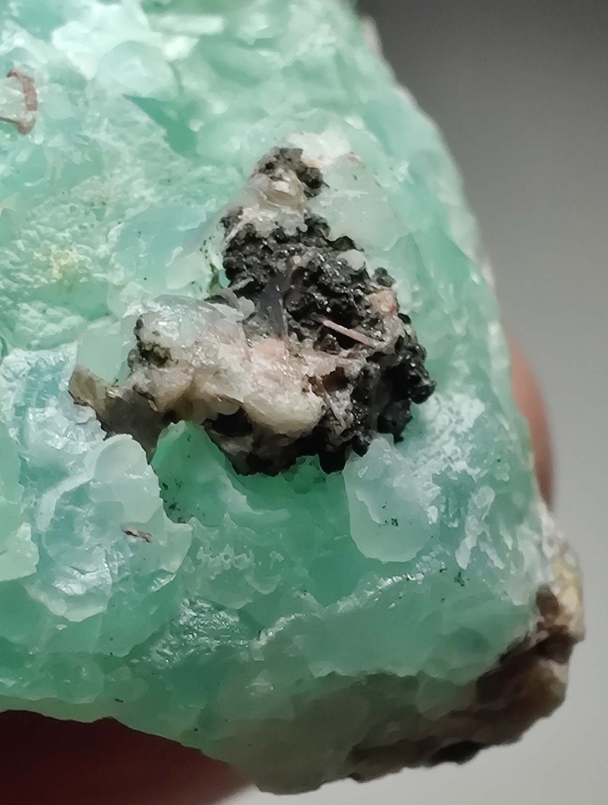 Beautiful Smithsonite specimen, great color! Kelly Mine, New Mexico. 31 grams.