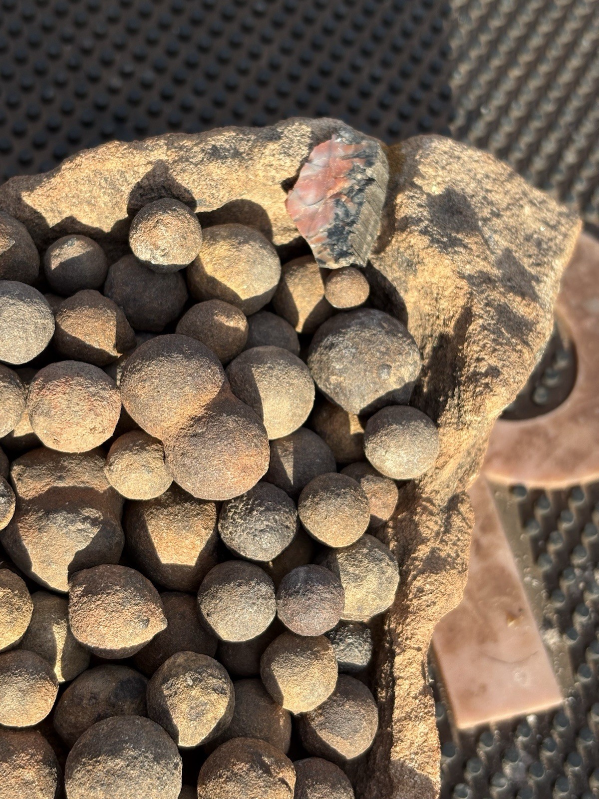 ☘️RR⛏️: Moqui Marbles/Shards On Sandstone Base High Desert Northeast Az. 6.75 Lb