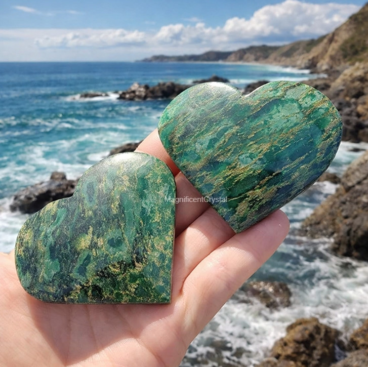 AAA+ Natural Emerald Heart Palm Stone Heart Chakra Healing Green Crystal Decor