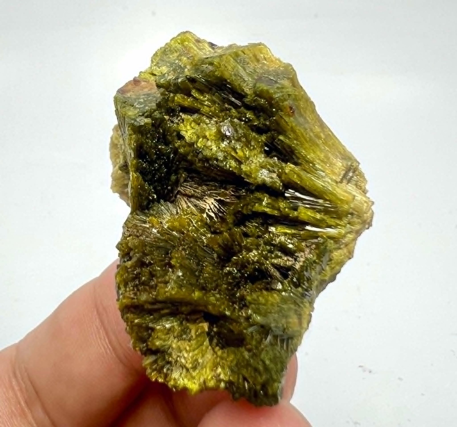 225 Carat Extremely Beautiful Green Epidote Huge Specimen From Pakistan AS2