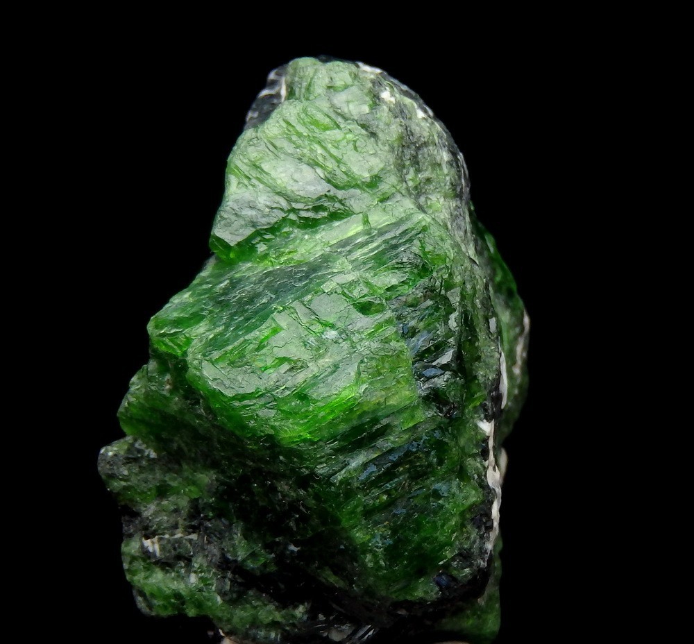 CHROMIAN DIOPSIDE & MAGNESIO-ARFVEDSONITE — RUSSIA – Siberia – Inagli /pm688