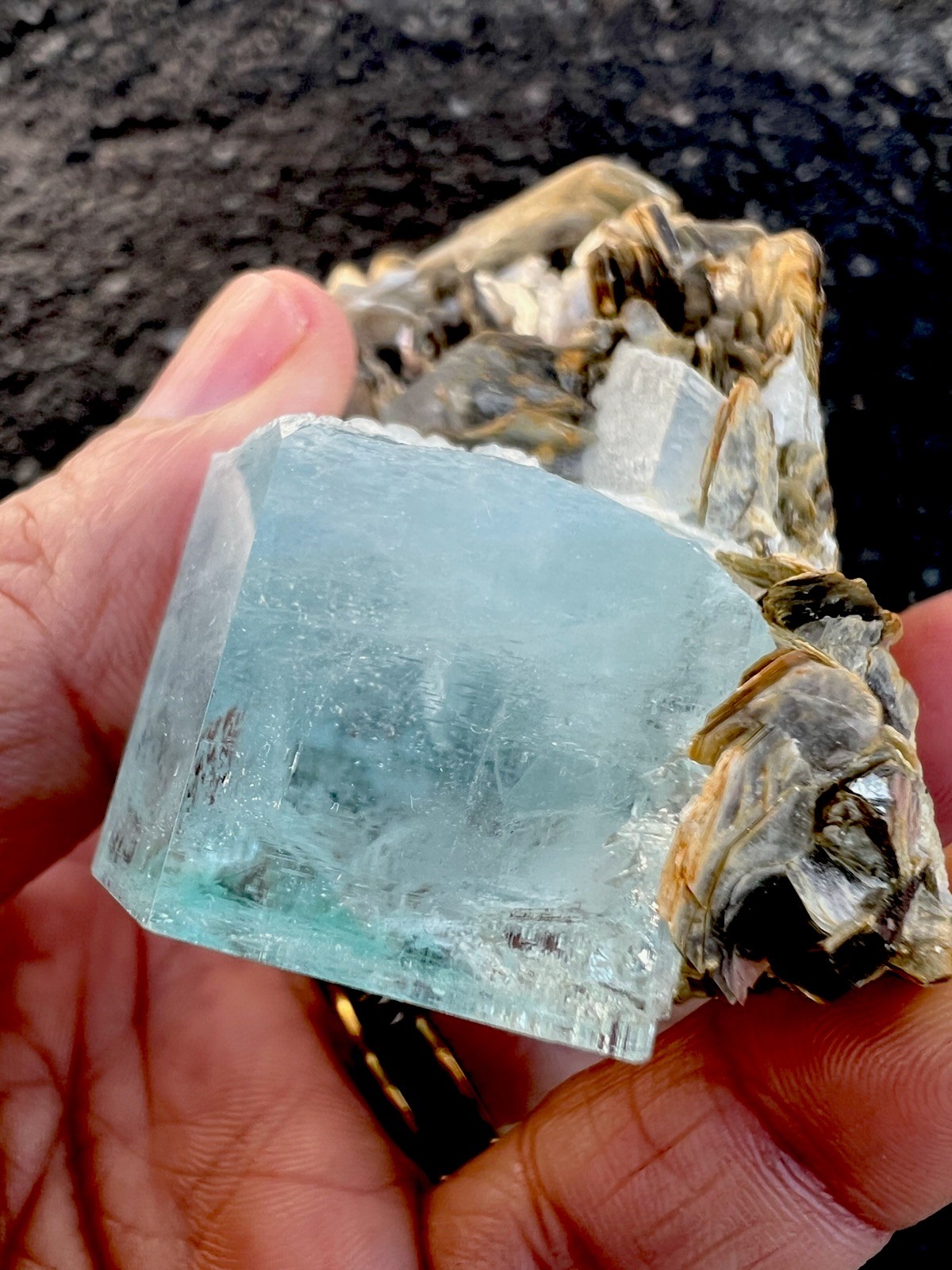 Pakistan Gilgit Aquamarine Specimen With Mica 6.6 Oz