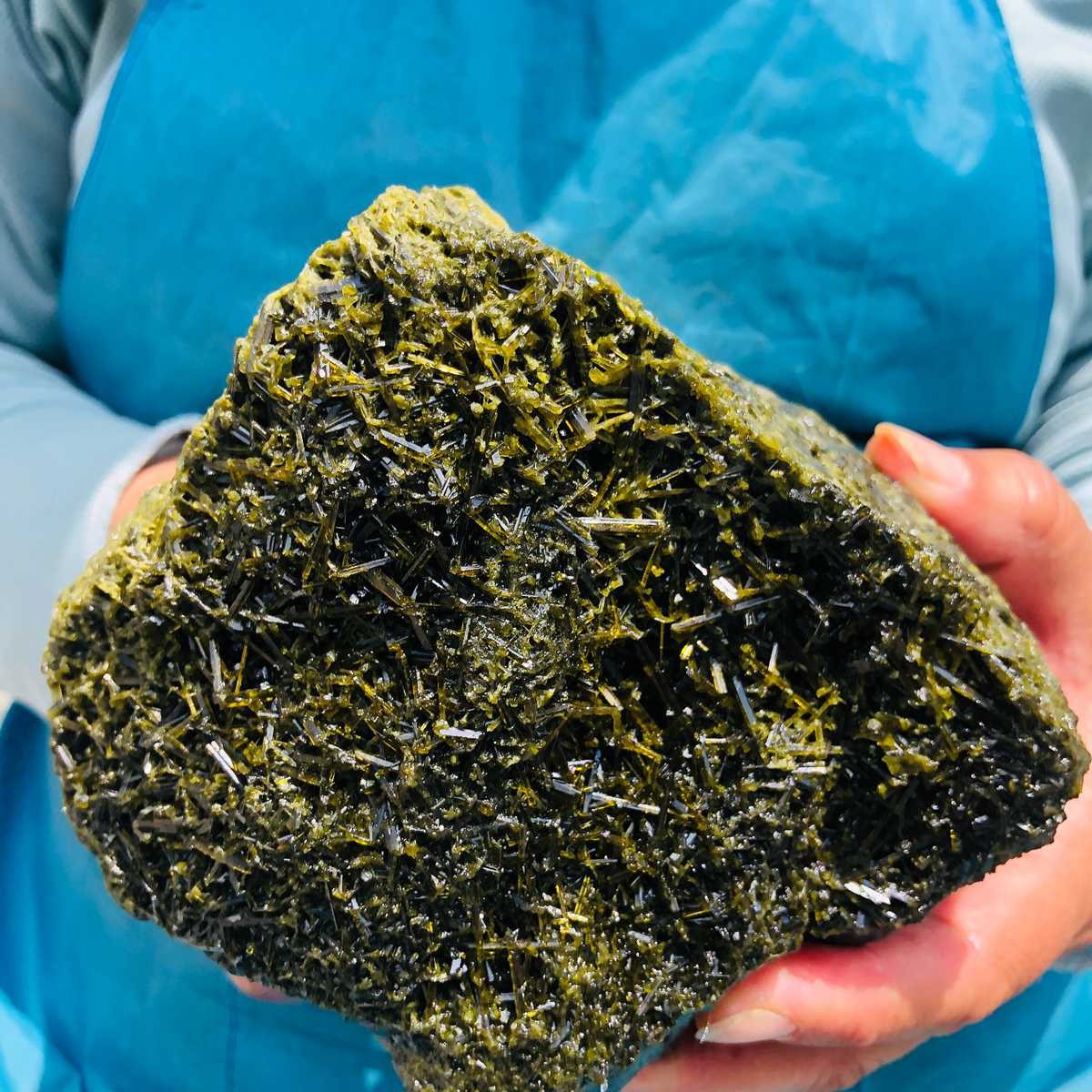 2070g Natural green tourmaline specimen crystal Mineral Specimen Healing