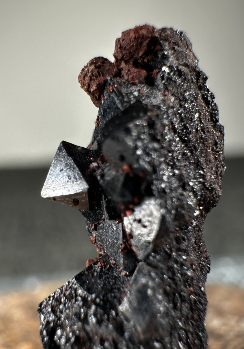 ➤ 7/8″ MAGNETITE OCTAHEDRAL CRYSTAL Specimen – Cedar City Utah VIDEO➤1115
