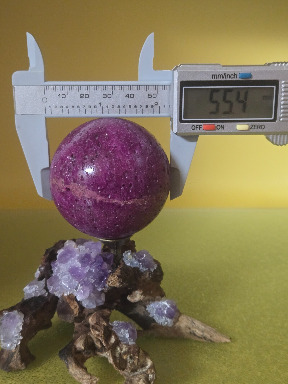 290G Pink UV Ruby Corundum Sphere Crystal Ball Reiki Healing With Wood Stand