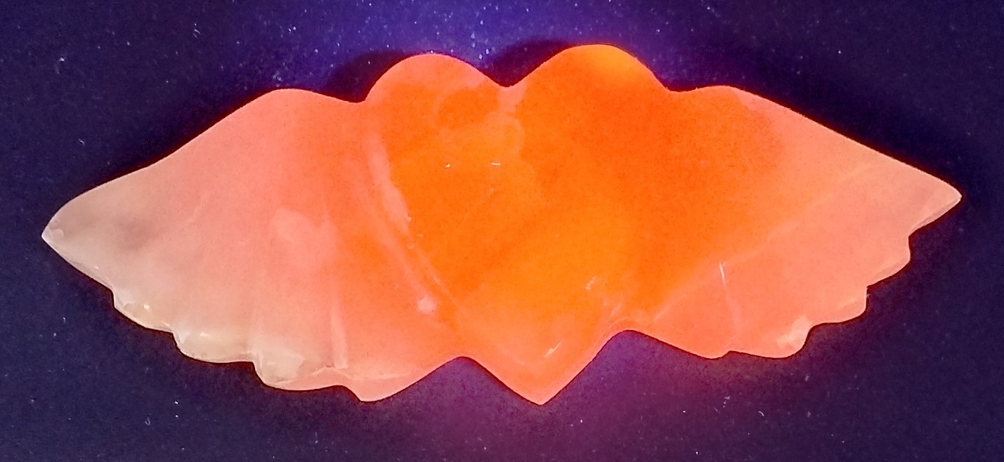 UV Reactive Mangano Calcite Angel Wing Heart Fluorescent 365nm Glow Crystal