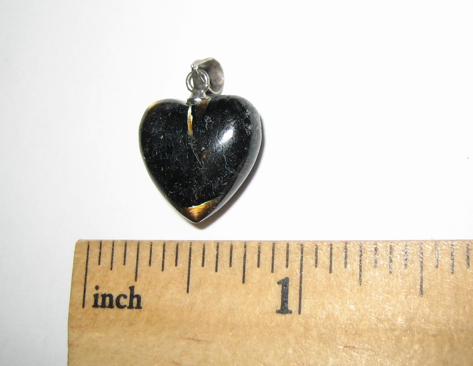 15mm RARE! POLISHED NATURAL AUTHENTIC NUUMMITE STONE HEART PENDANT GREENLAND *2
