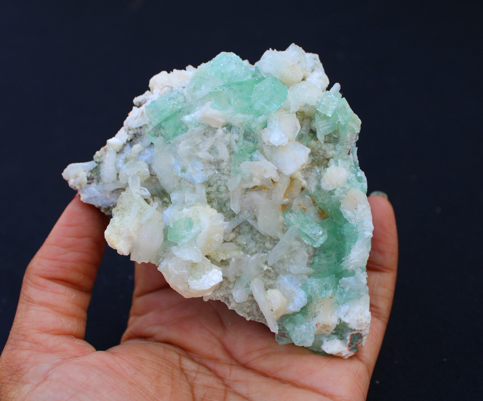 GREEN APOPHYLLITE CRYSTALS WITH STILBITE ON MATRIX MINERALS SPECIMEN INDIA