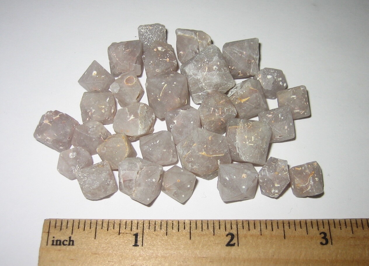 30 SMALL NATURAL ROUGH 0.2″- 0.5″ BETA QUARTZ CRYSTALS FROM INDONESIA ~ 52.6g *3