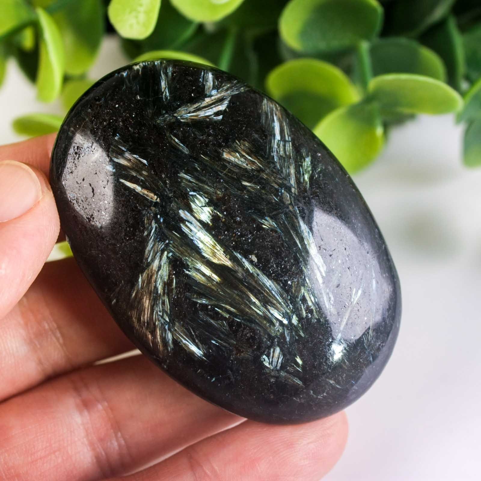67g 60mm Rare Arfvedsonite Palm Stone Natural Firework Flash Crystal Worry Stone
