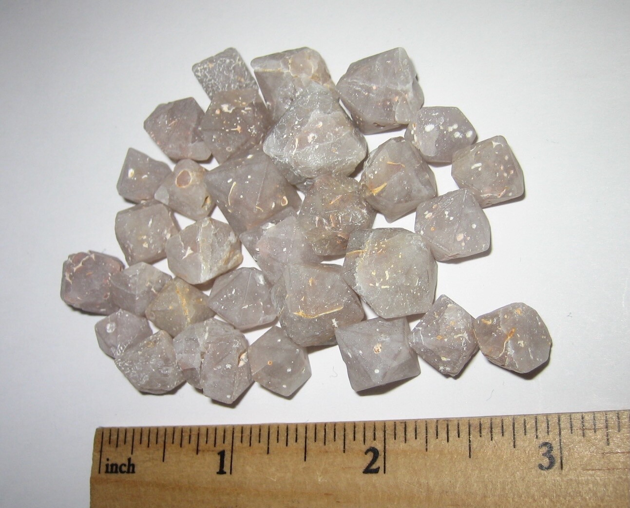 30 SMALL NATURAL ROUGH 0.2″- 0.5″ BETA QUARTZ CRYSTALS FROM INDONESIA ~ 52.6g *3