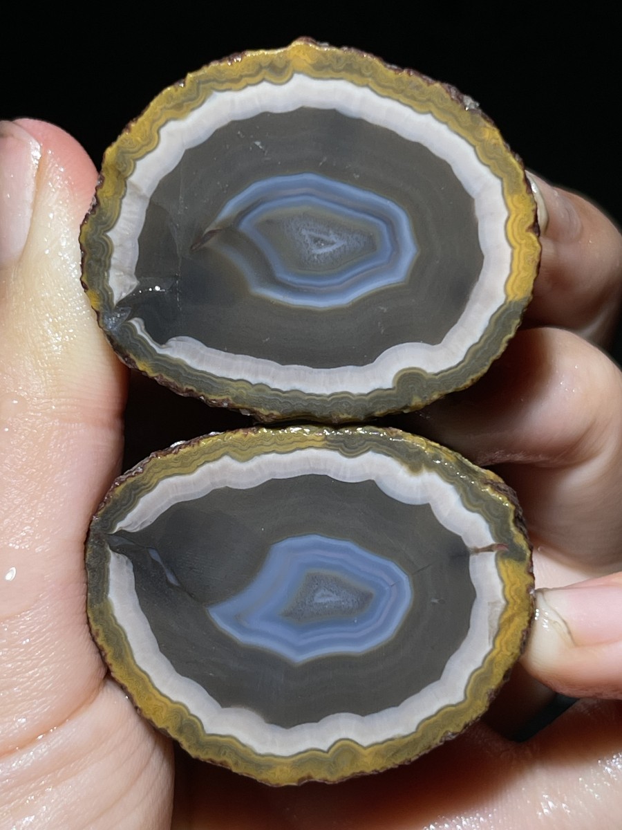 1Pair China Natural Warring States Red Agate Geode Crystal Slices 106g A36