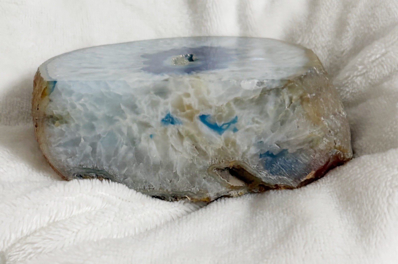 Unbranded, Blue and White Half Cut Geode Rock Formation Piece