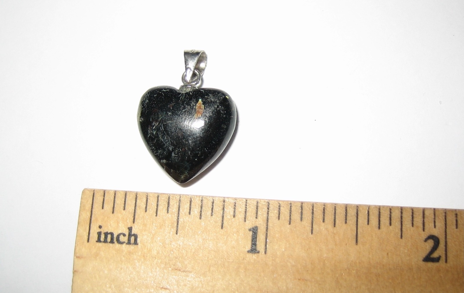 15mm RARE! POLISHED NATURAL AUTHENTIC NUUMMITE STONE HEART PENDANT GREENLAND *2